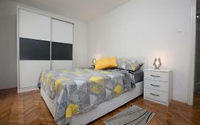 Downtown Apartment Kole